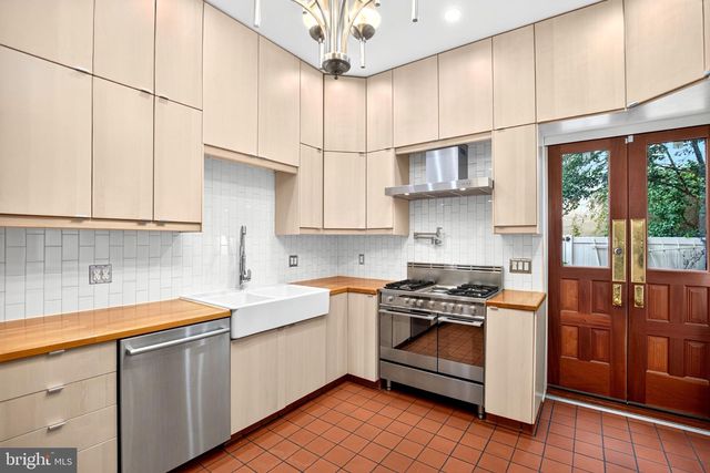 1502 S 5TH ST S, Philadelphia, PA 19147