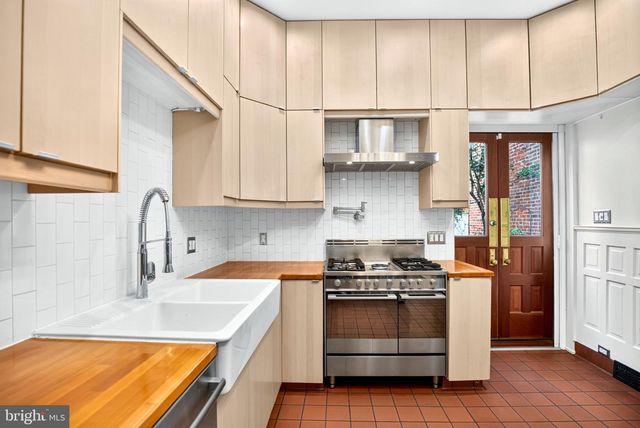 1502 S 5TH ST S, Philadelphia, PA 19147