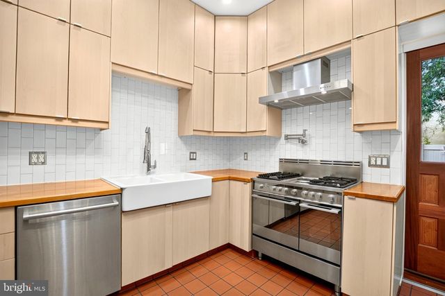 1502 S 5TH ST S, Philadelphia, PA 19147