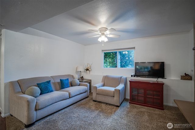 3515 W Tapps Drive E, Lake Tapps, WA 98391