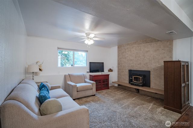 3515 W Tapps Drive E, Lake Tapps, WA 98391