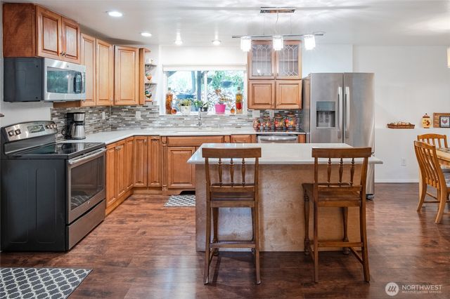 3515 W Tapps Drive E, Lake Tapps, WA 98391
