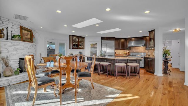 6613 Woodland Ave, Modesto, CA 95358