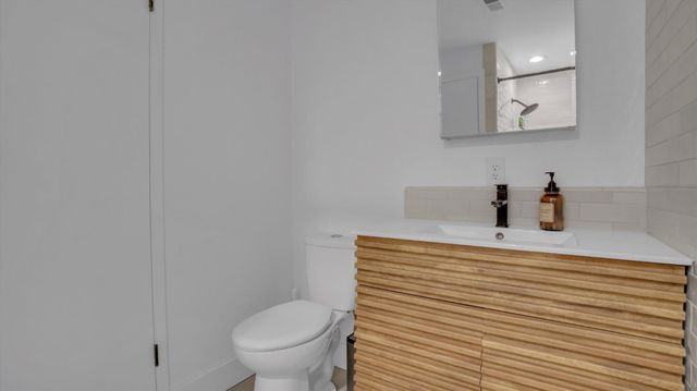 6613 Woodland Ave, Modesto, CA 95358