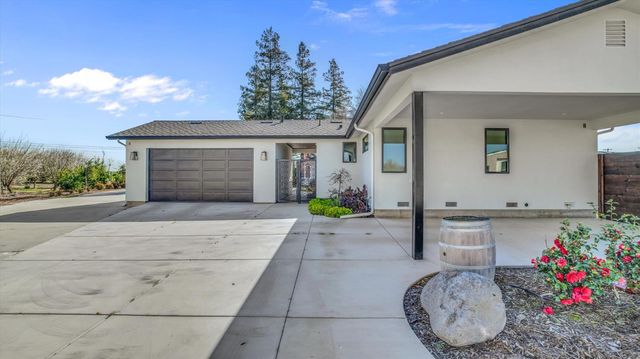 6613 Woodland Ave, Modesto, CA 95358