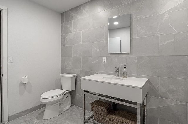 6613 Woodland Ave, Modesto, CA 95358