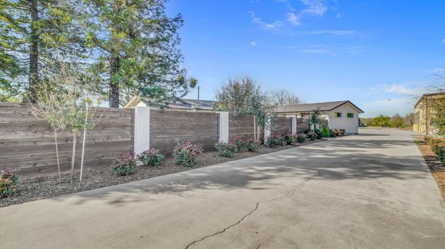 6613 Woodland Ave, Modesto, CA 95358