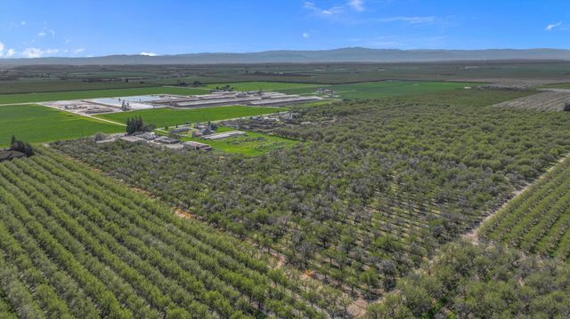 6613 Woodland Ave, Modesto, CA 95358