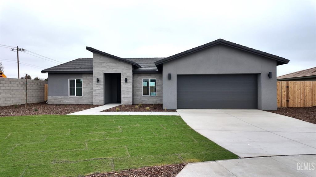 7300 Cryosphere Street, Bakersfield, CA 93311