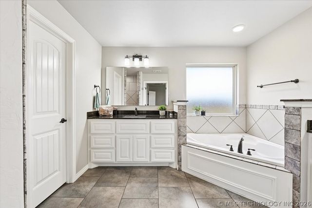 2401 Ryder Drive, Yukon, OK 73099
