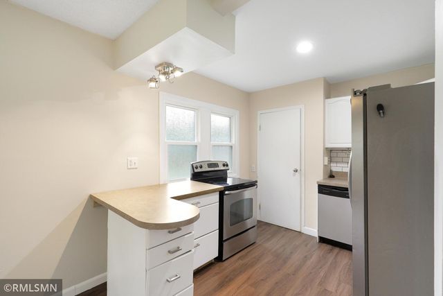 1868 Hawthorne Avenue E, Saint Paul, MN 55119