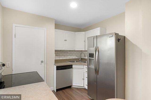 1868 Hawthorne Avenue E, Saint Paul, MN 55119