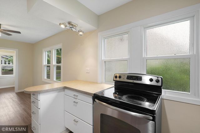 1868 Hawthorne Avenue E, Saint Paul, MN 55119