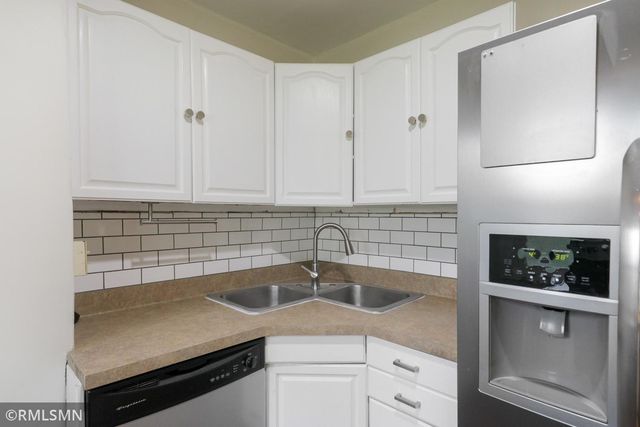 1868 Hawthorne Avenue E, Saint Paul, MN 55119