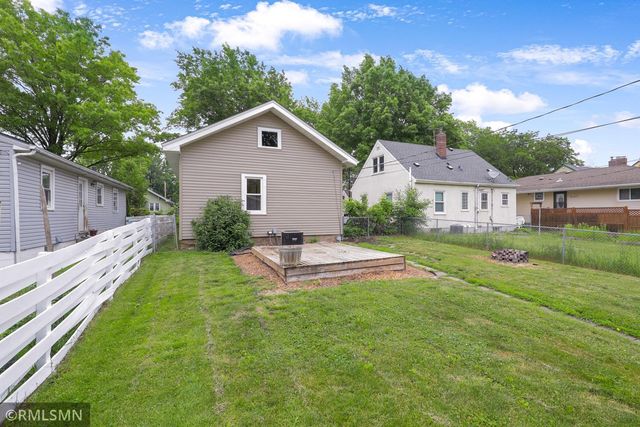1868 Hawthorne Avenue E, Saint Paul, MN 55119