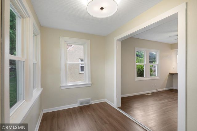 1868 Hawthorne Avenue E, Saint Paul, MN 55119