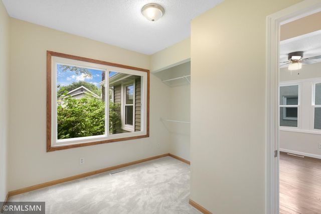 1868 Hawthorne Avenue E, Saint Paul, MN 55119