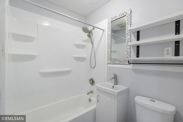 1868 Hawthorne Avenue E, Saint Paul, MN 55119