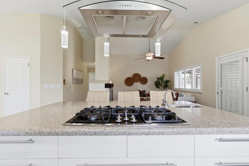 Image 12 of property listing at 810 Capitola Drive, Hollister, CA 95023