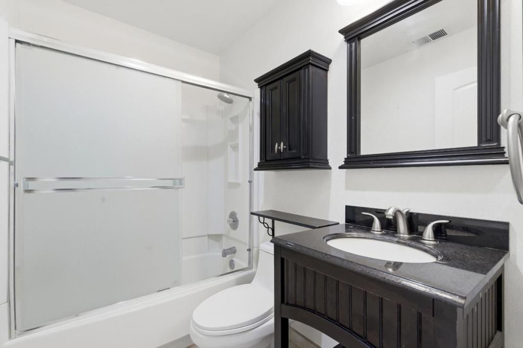 Image 22 of property listing at 810 Capitola Drive, Hollister, CA 95023