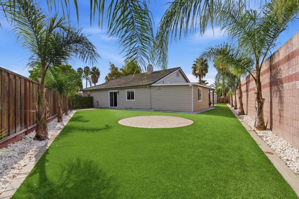 Image 27 of property listing at 810 Capitola Drive, Hollister, CA 95023