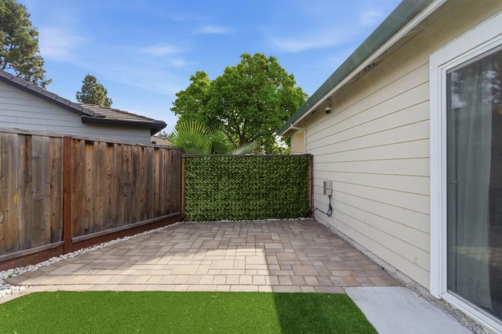 Image 28 of property listing at 810 Capitola Drive, Hollister, CA 95023