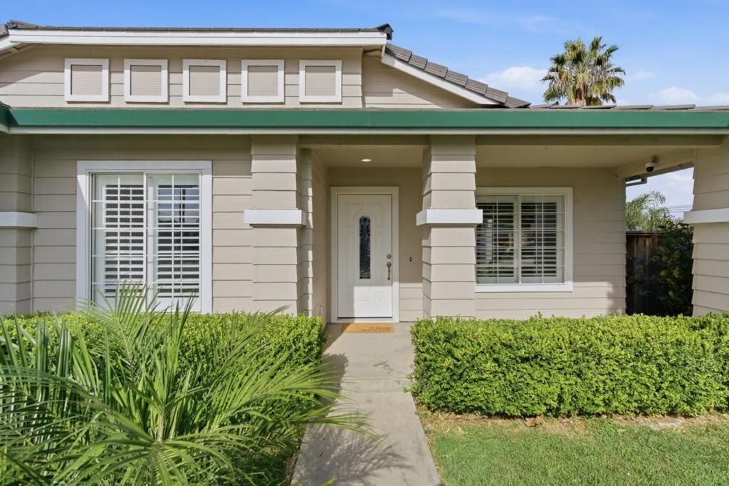 Image 3 of property listing at 810 Capitola Drive, Hollister, CA 95023