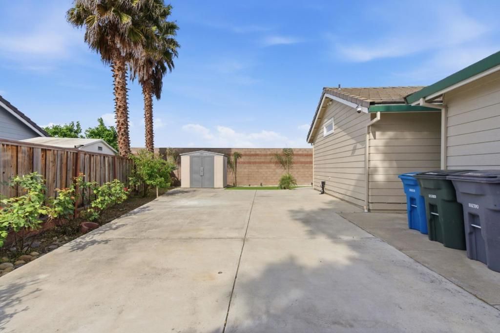 Image 33 of property listing at 810 Capitola Drive, Hollister, CA 95023