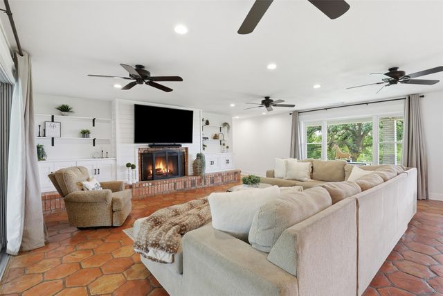 7773 County Road 1200, Grandview, TX 76050