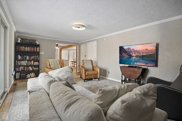 102 E Hillsboro Drive, Pendleton, IN 46064