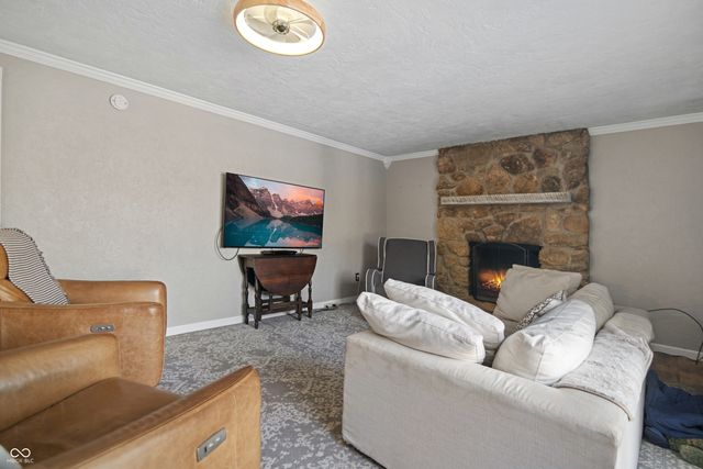 102 E Hillsboro Drive, Pendleton, IN 46064