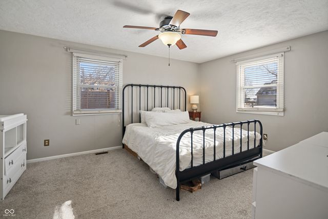 102 E Hillsboro Drive, Pendleton, IN 46064