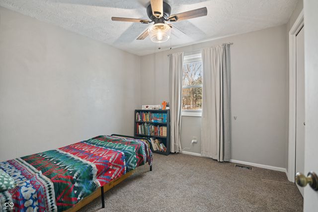 102 E Hillsboro Drive, Pendleton, IN 46064