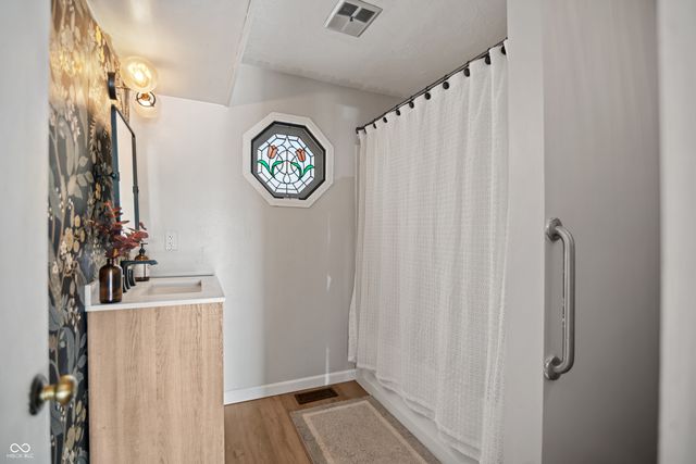 102 E Hillsboro Drive, Pendleton, IN 46064