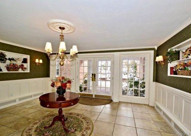 194 Smith Street 3E, Freeport, NY 11520