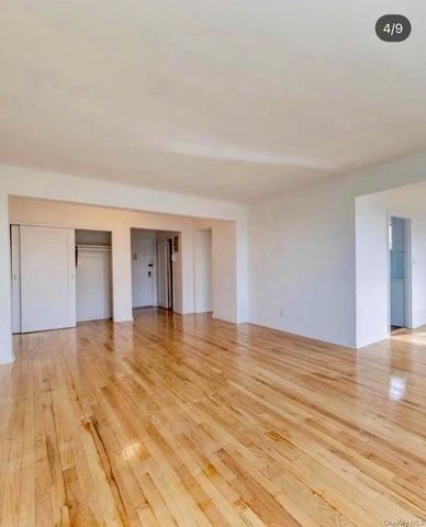 194 Smith Street 3E, Freeport, NY 11520