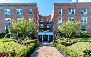 194 Smith Street 3E, Freeport, NY 11520