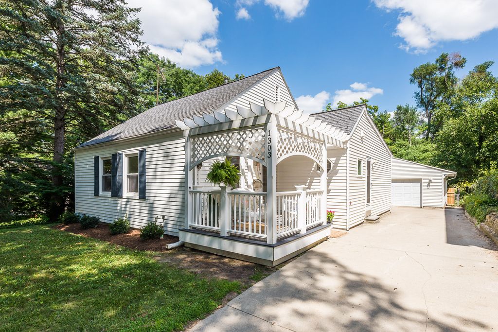 1303 Prescott Avenue, Ann Arbor, MI 48103