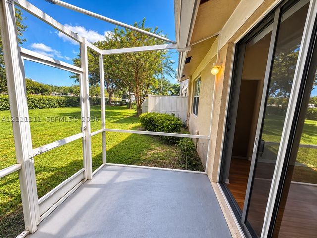 8941 NW 54th St, Sunrise, FL 33351