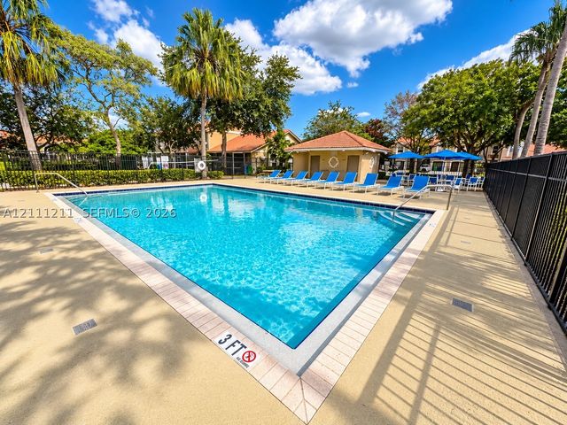 8941 NW 54th St, Sunrise, FL 33351