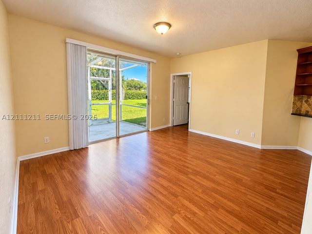 8941 NW 54th St, Sunrise, FL 33351
