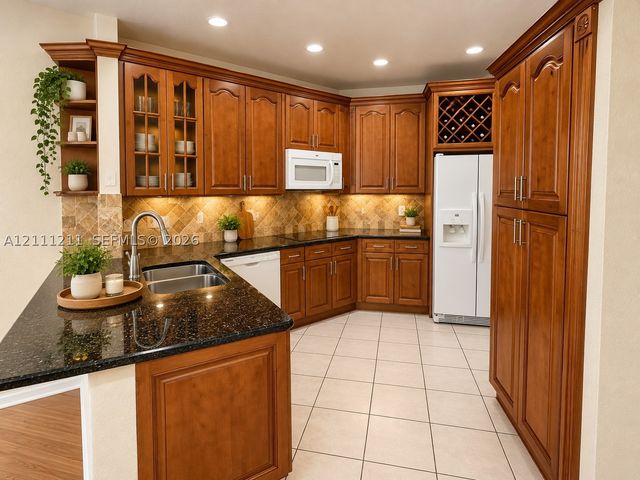 8941 NW 54th St, Sunrise, FL 33351