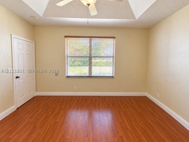 8941 NW 54th St, Sunrise, FL 33351