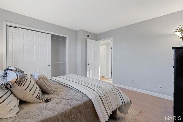 9043 W Swan Circle, Brentwood, MO 63144