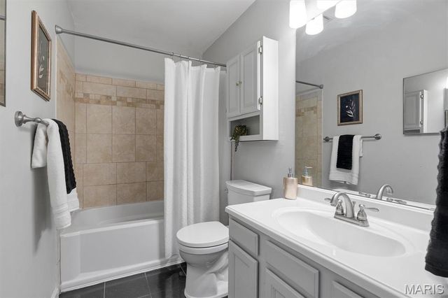 9043 W Swan Circle, Brentwood, MO 63144