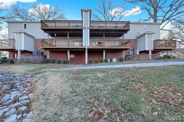 9043 W Swan Circle, Brentwood, MO 63144