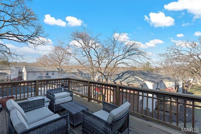 9043 W Swan Circle, Brentwood, MO 63144