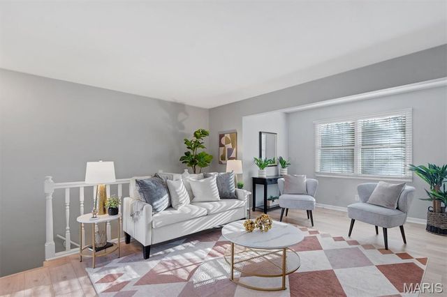 9043 W Swan Circle, Brentwood, MO 63144