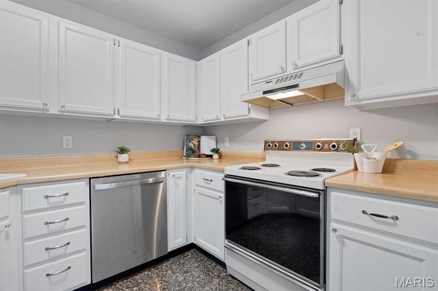 9043 W Swan Circle, Brentwood, MO 63144