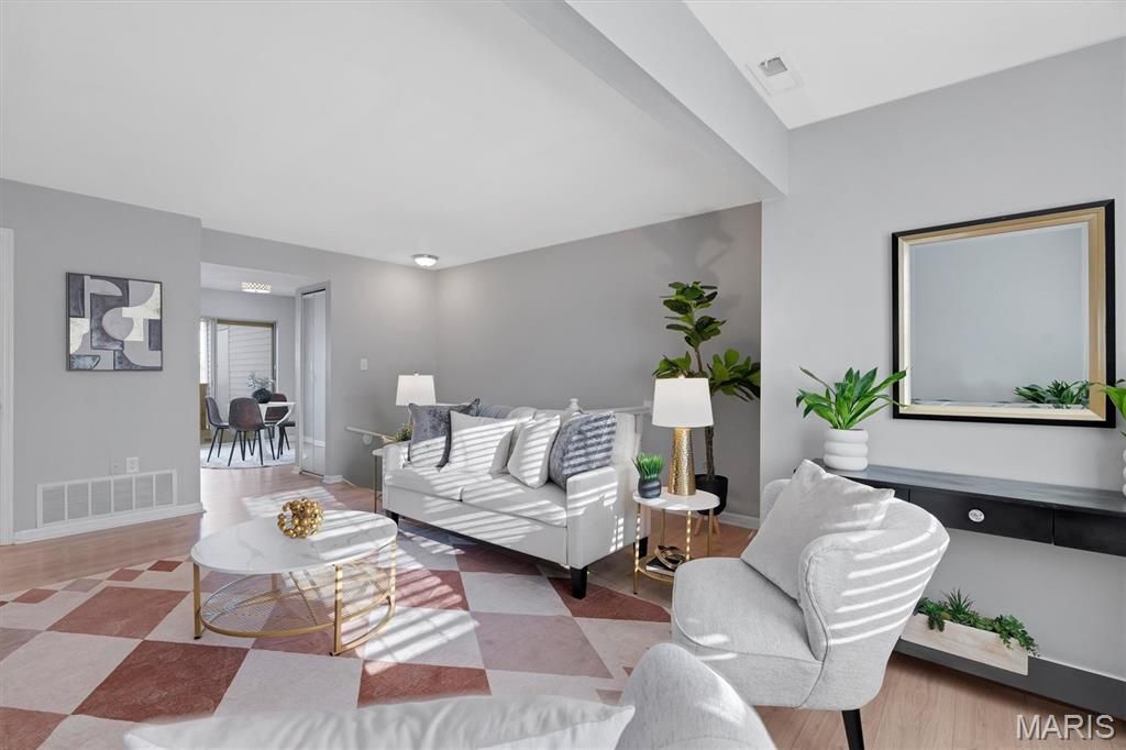 9043 W Swan Circle, Brentwood, MO 63144